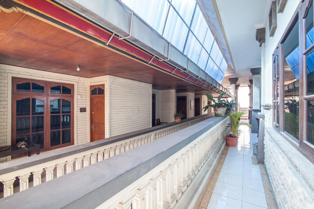 Lori Beach Inn Семиньяк Экстерьер фото