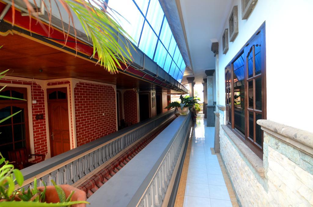 Lori Beach Inn Семиньяк Экстерьер фото