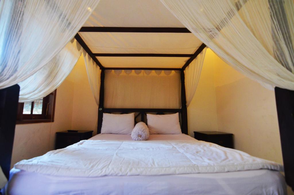 Lori Beach Inn Семиньяк Экстерьер фото
