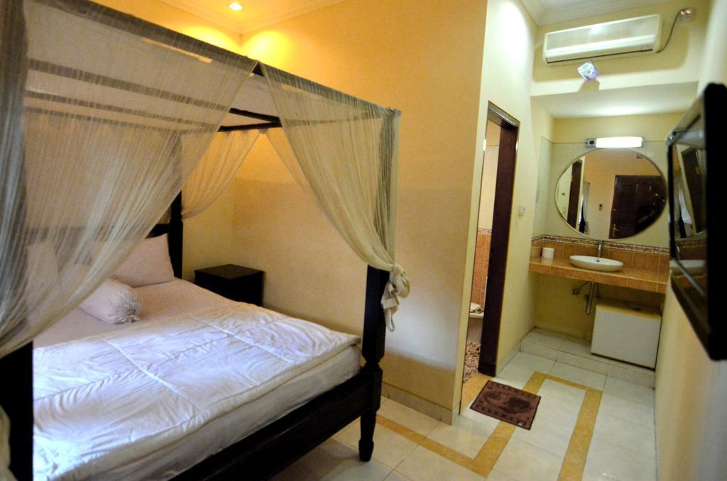 Lori Beach Inn Семиньяк Экстерьер фото