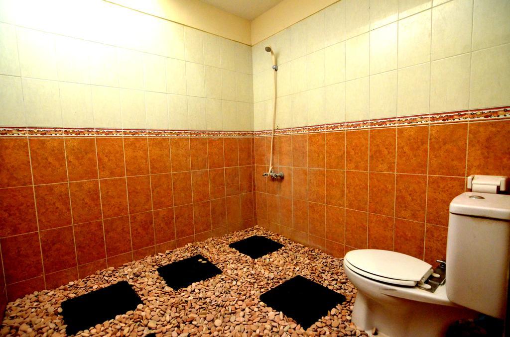 Lori Beach Inn Семиньяк Экстерьер фото